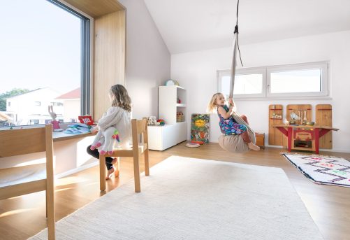 Kinderzimmer mit Sitzfenster